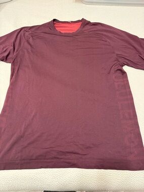 Lululemon Men's Crewneck Athletic Shirt - Burgundy